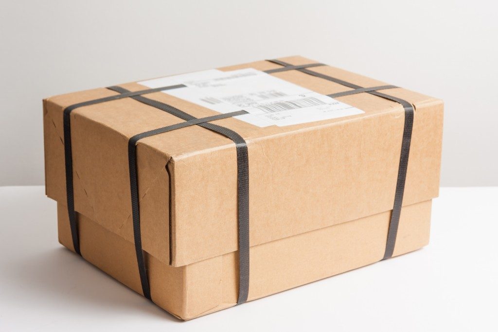 Strapped parcel with white label