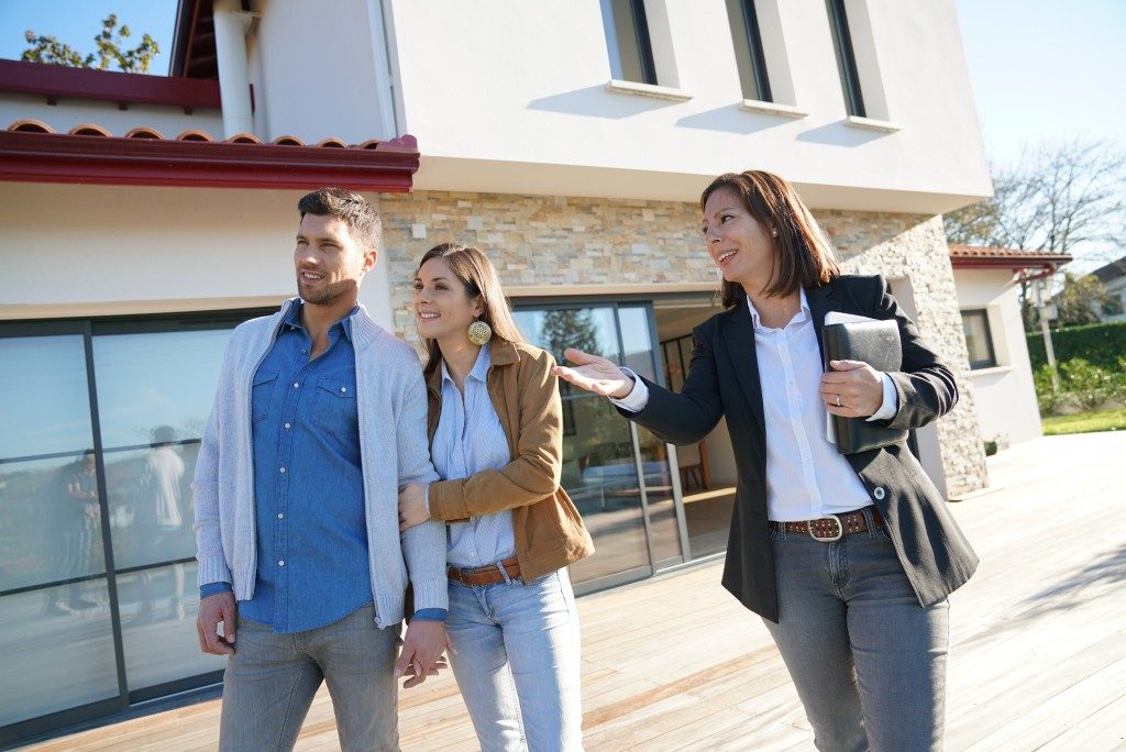 couple looking at houses with agent